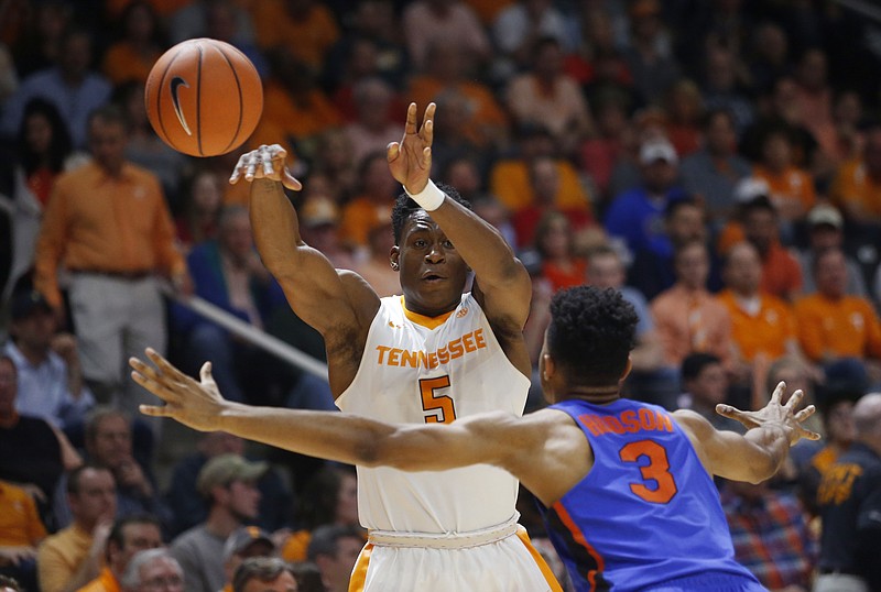 Tennessee's Admiral Schofield passes while guarded by Florida's Jalen Hudson in the first half of Wednesday night's game at Thompson-Boling Arena.