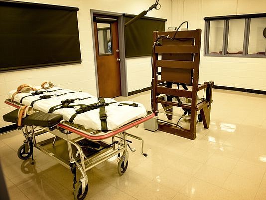 The gurney and electric chair sit inside the execution chamber connected to the witness gallery Thursday, March 2, 2017, at the Riverbend Maximum Security Institution in Nashville, Tenn. (Photo: Lacy Atkins, Lacy Atkins/The Tennessean)