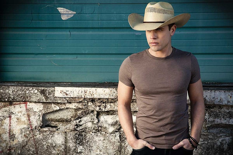 Dustin Lynch will play the Coke Stage at Riverbend on June 13.