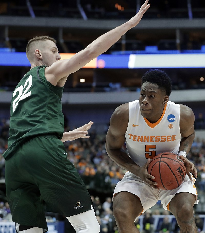 Wright State center Parker Ernsthausen (22) defends as Tennessee forward Admiral Schofield (5) positions for a shot in the first half of the first round of the NCAA men's college basketball tournament in Dallas, Thursday, March 15, 2018. (AP Photo/Tony Gutierrez)