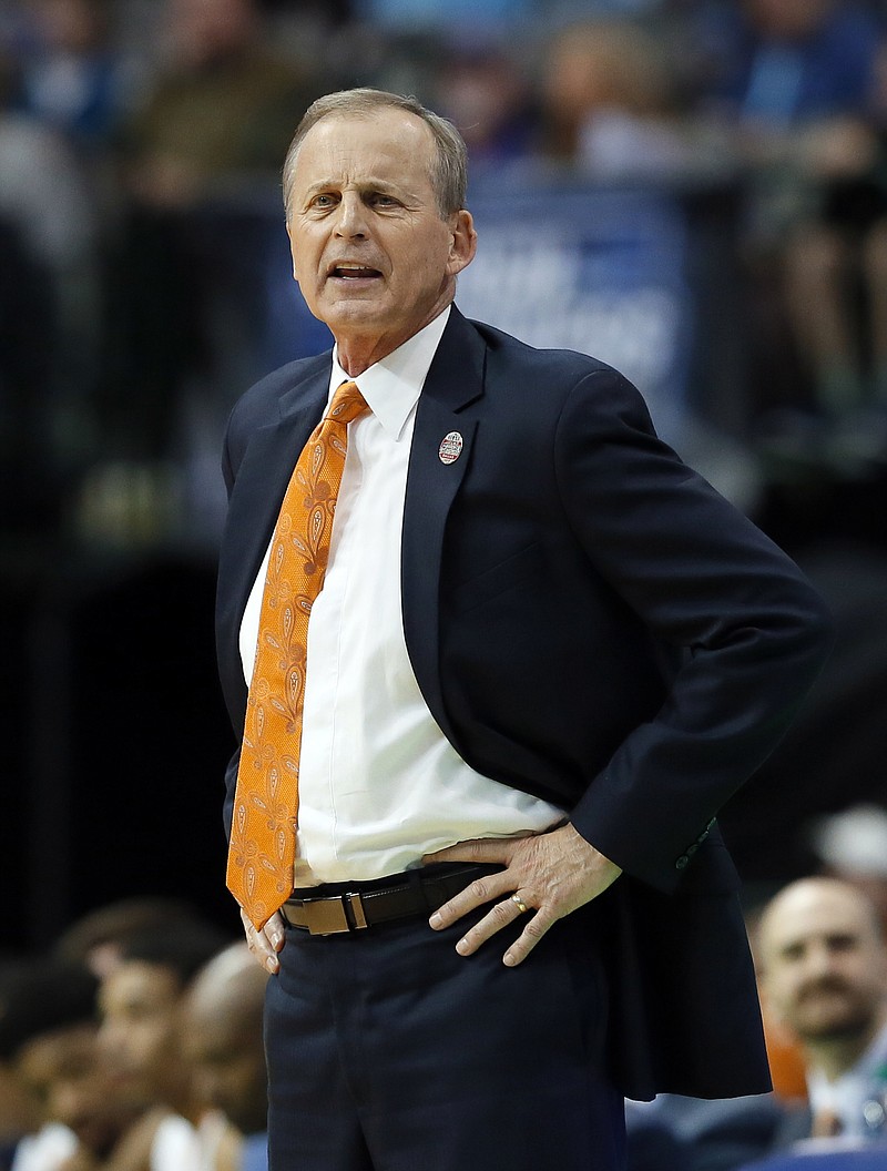 Tennessee head coach Rick Barnes instructs his team in the second half against Wright State in a first-round game at the NCAA college basketball tournament in Dallas, Thursday, March 15, 2018. (AP Photo/Tony Gutierrez)