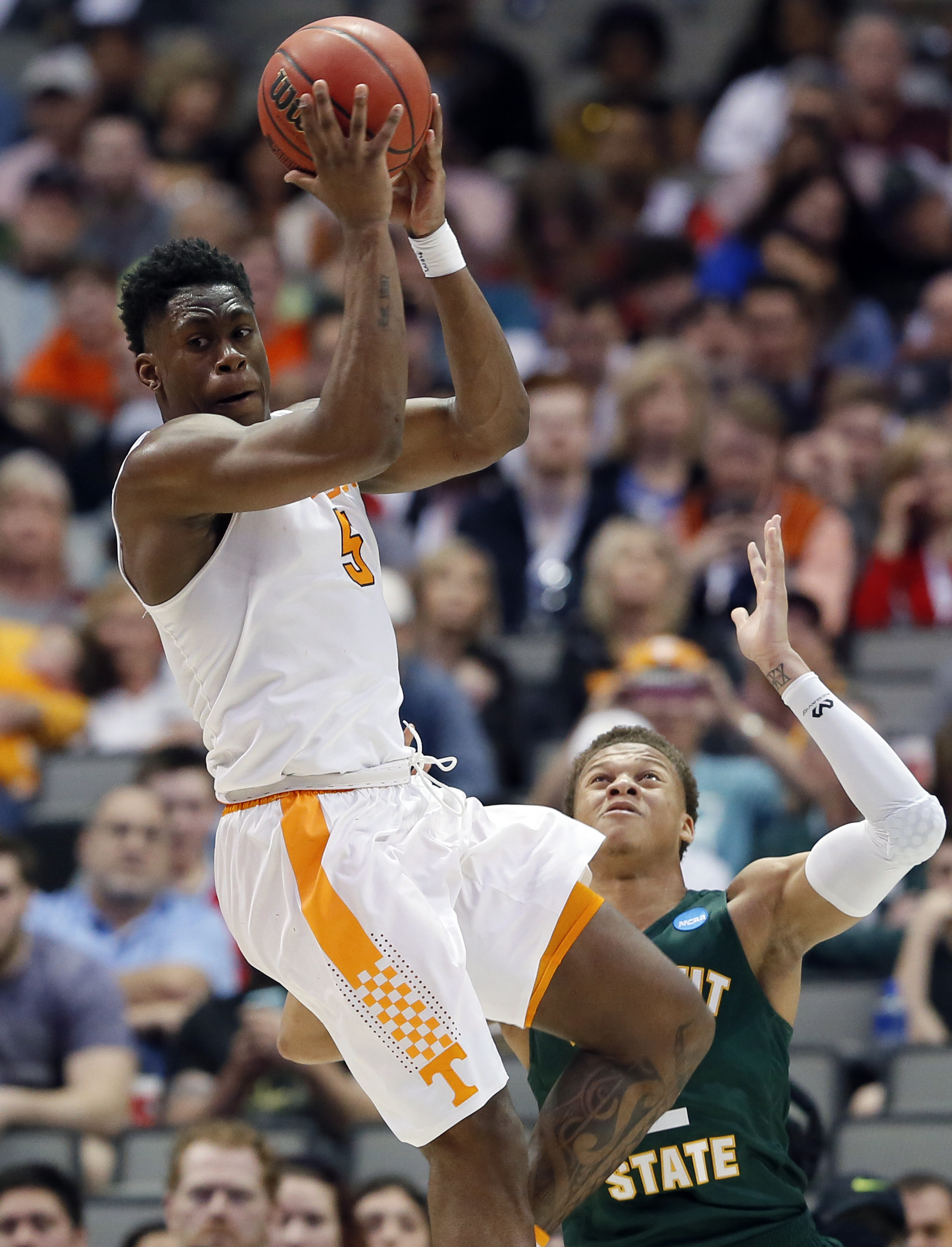 Tennessee forward Admiral Schofield (5) looks to make a pass as Wright State forward Everett Winchester (2) defends in the second half of a first-round game of the NCAA college basketball tournament in Dallas, Thursday, March 15, 2018. (AP Photo/Tony Gutierrez)