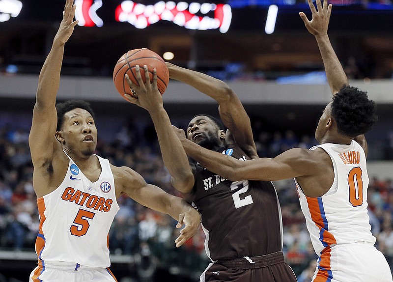 St. Bonaventure guard Matt Mobley (2) battles Florida guards KeVaughn Allen (5) and Mike Okauru (0) during the first half of a first-round game at the NCAA college basketball tournament in Dallas, Thursday, March 15, 2018. (AP Photo/Brandon Wade)