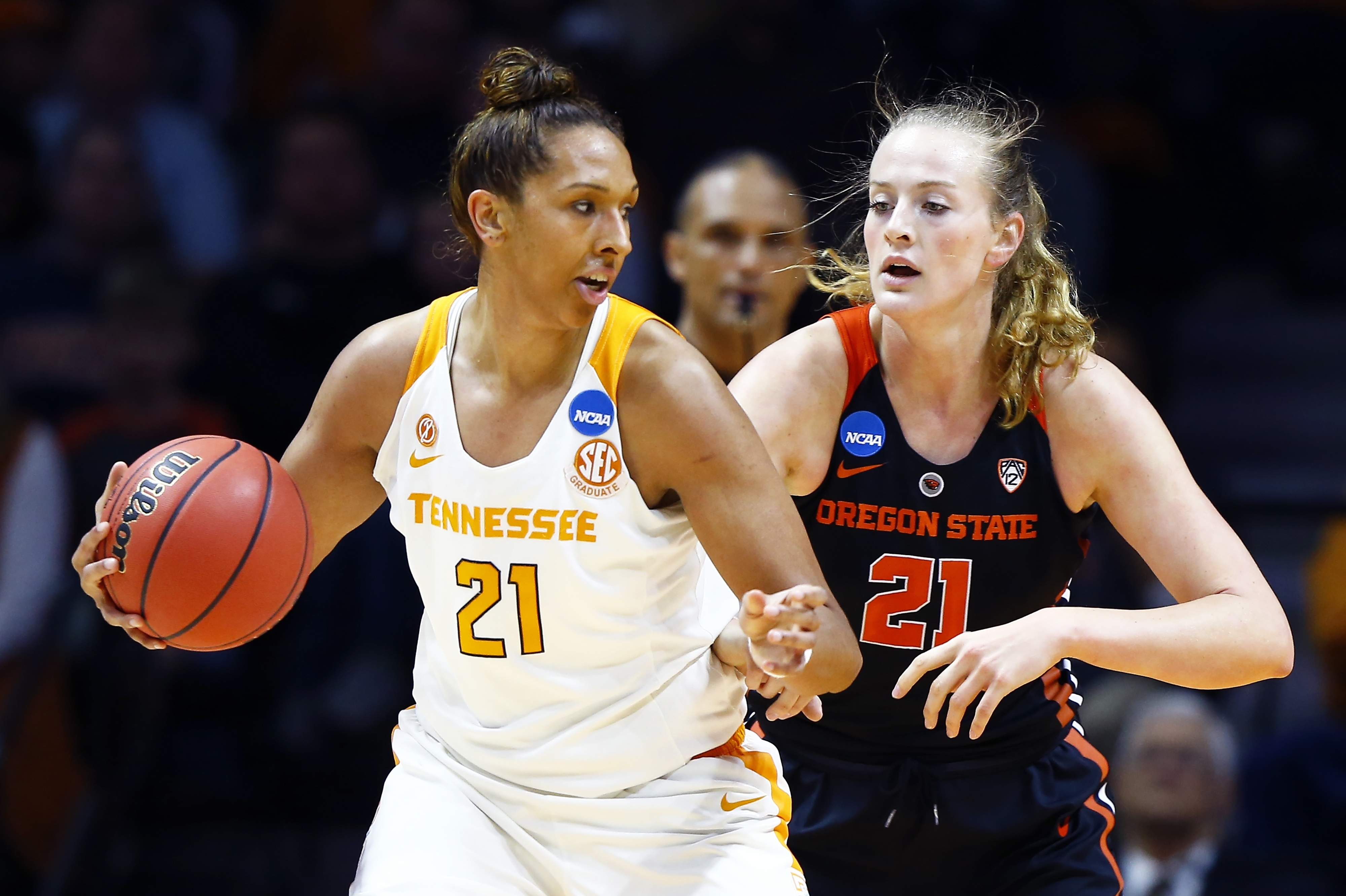 Tennessee center Mercedes Russell (21) works against aOregon State center Marie Gulich (21) in the first half of a second-round game in the NCAA college basketball tournament Sunday, March 18, 2018, in Knoxville, Tenn. (AP Photo/Wade Payne)