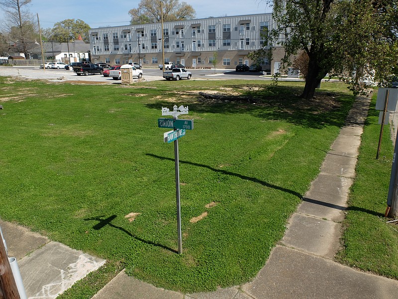 Chattanooga Neighborhood Enterprise has plans to erect new apartments and commercial space on a vacant lot at the corner of Union Avenue and Hawthorne Street. The lot is located behind The Mai Bell apartments fronting Bailey Avenue. (Staff photo by Tim Barber)