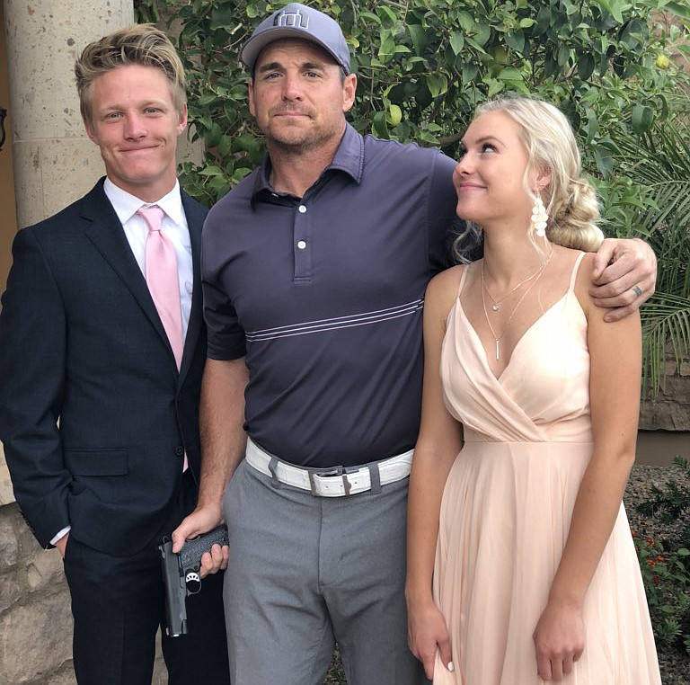 Former NFL kicker Jay Feely says a photo of him holding a pistol while standing between his daughter and her prom date was intended to be a joke. (Photo: twitter.com/jayfeely)