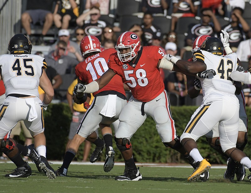Georgia offensive lineman Pat Allen, who made his one career start last September against Appalachian State, announced Tuesday he is transferring.