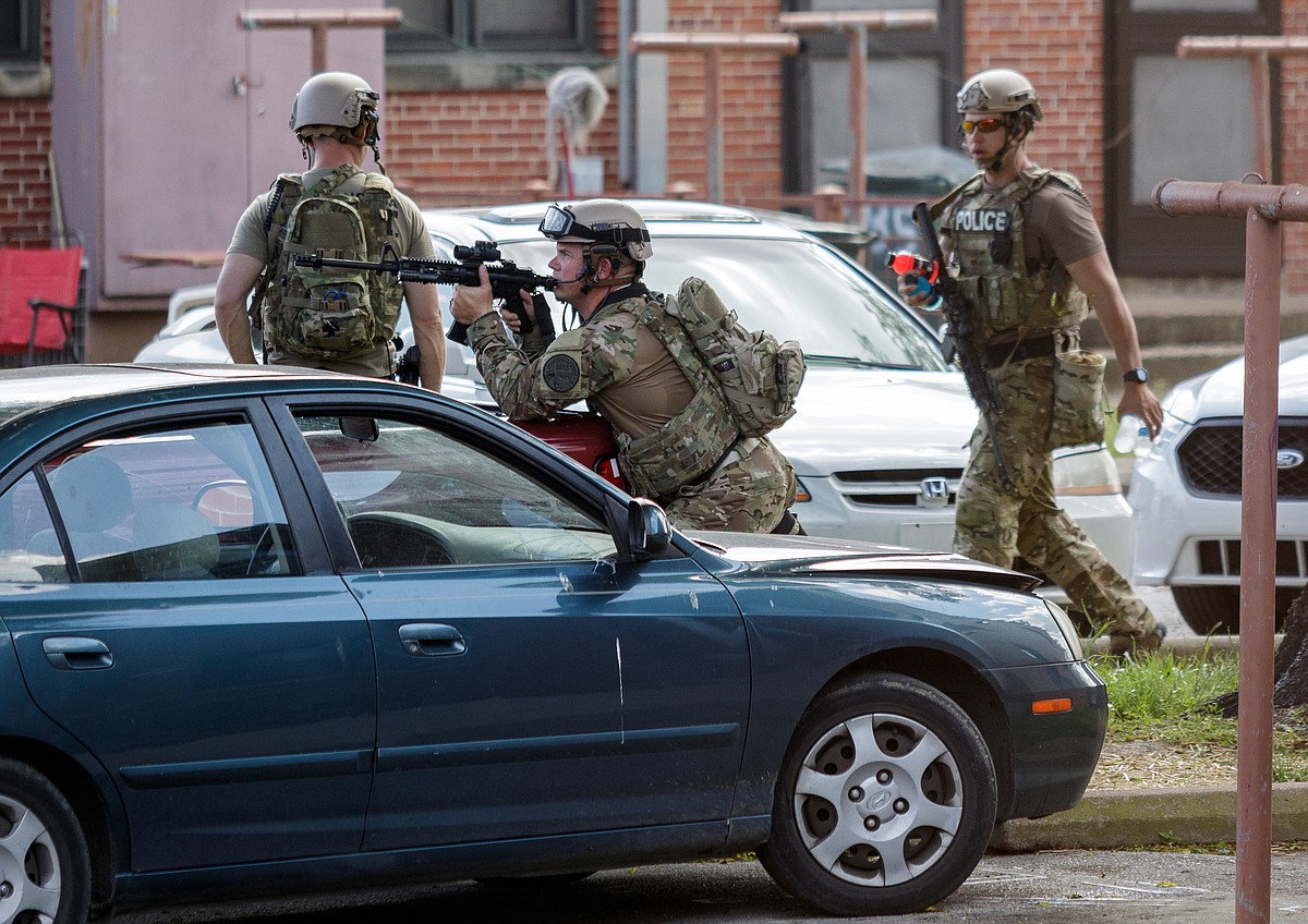 Lengthy SWAT standoff ends after officers find no suspect in home ...