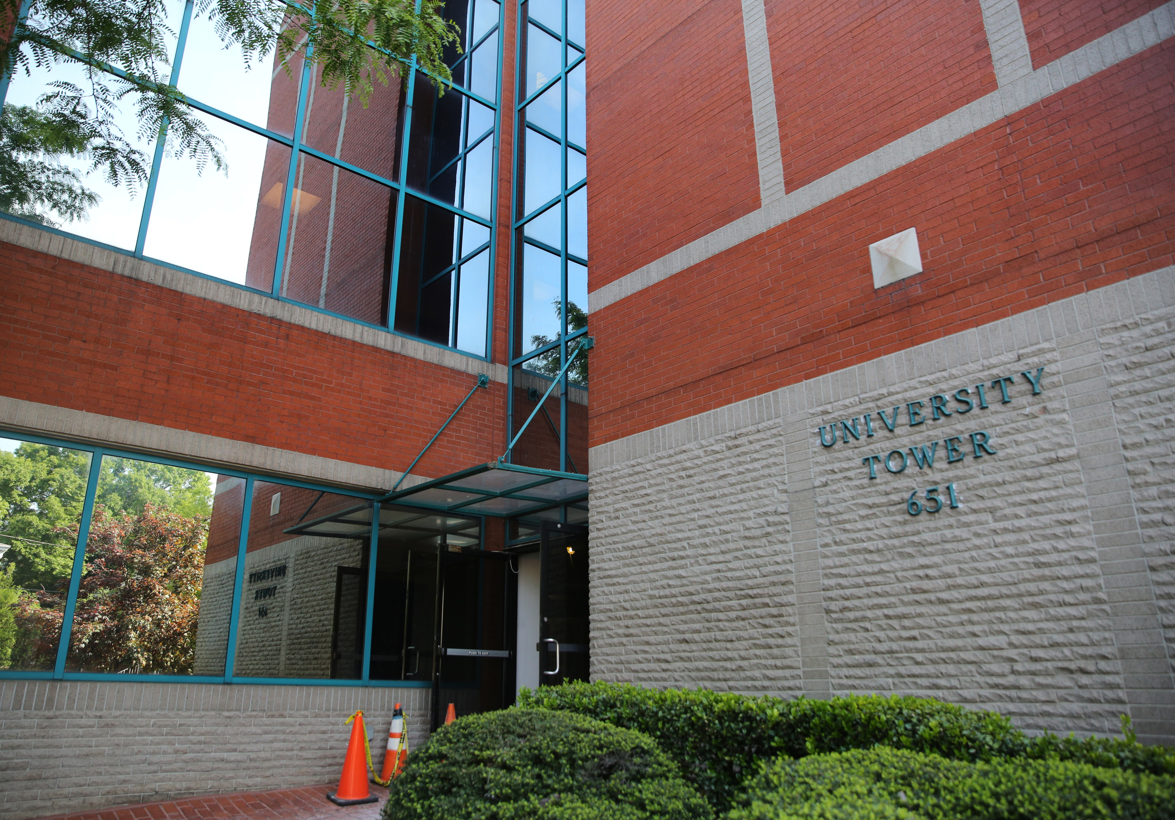 While E/SPACES is located on the second floor of University Tower in Chattanooga, Tenn., the rentable office spaces have ground-level access through a side door.