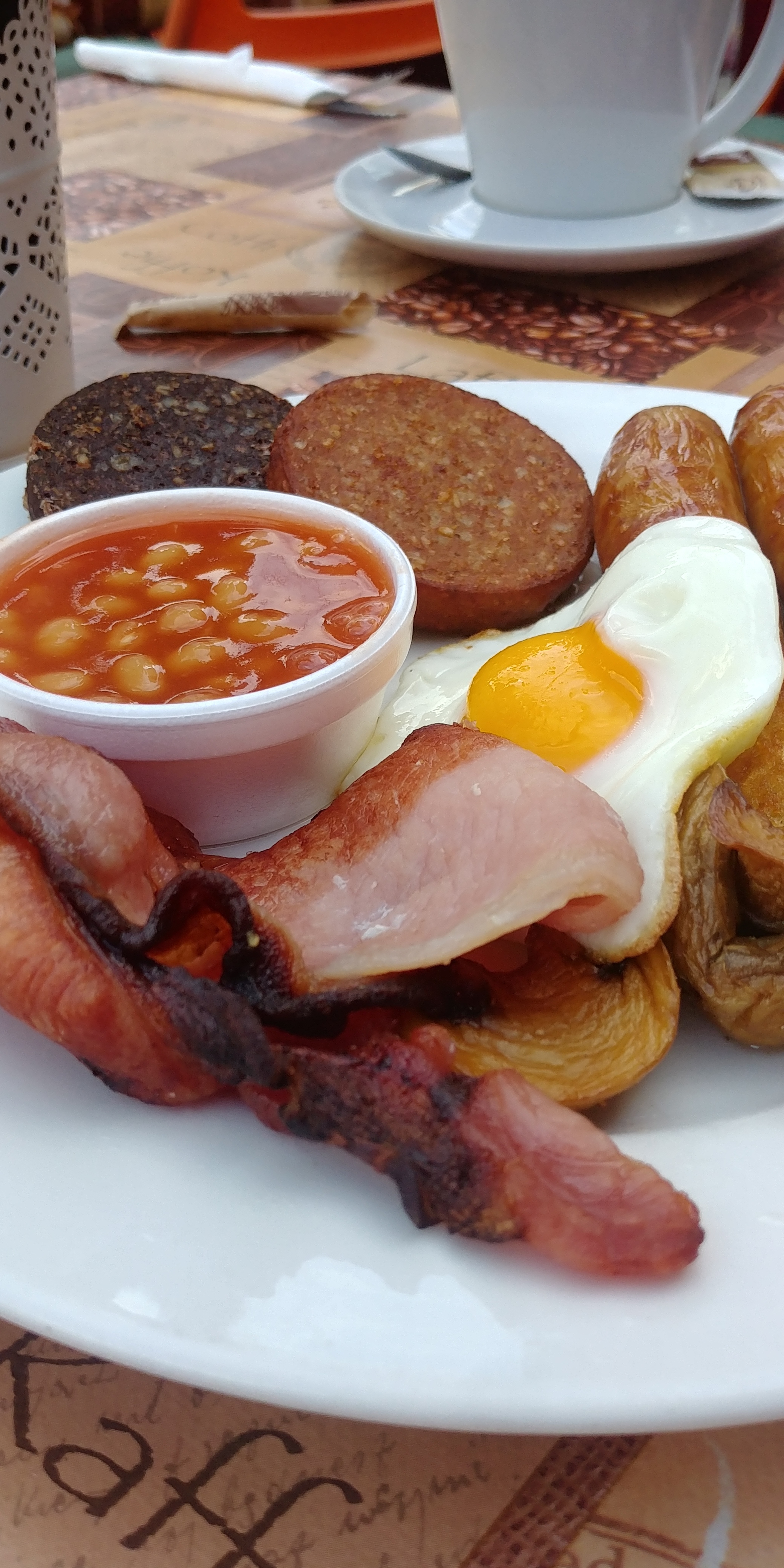 A full Irish breakfast includes black and white pudding, eggs, bacon, beans and sausage. (Photo by Anne Braly)