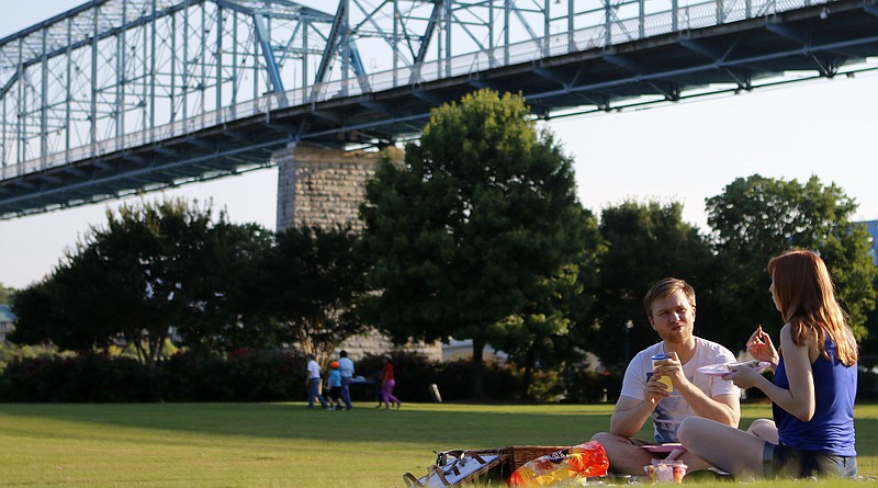 Writer Carley Olejniczak and her boyfriend Dakota Wilkerson picnic in Coolidge Park. (Photo illustration by C.B. Schmelter)