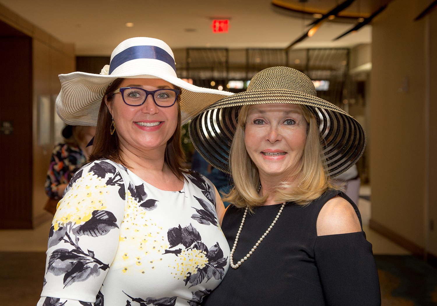 Robin Hays and Brenda Craig
