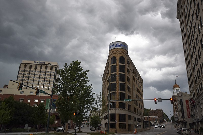 A 5 p.m. storm moves into downtown Chattanooga Sunday with high winds and heavy rain.