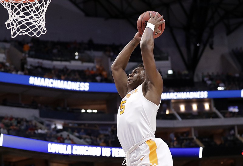 Tennessee forward Admiral Schofield (5) goes up to dunk against Loyola-Chicago during a second-round game at the NCAA men's college basketball tournament in Dallas, Saturday, March 17, 2018. (AP Photo/Tony Gutierrez)