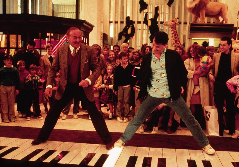 The iconic piano scene with Tom Hanks and Robert Loggia playing "Heart and Soul" and "Chopsticks." (TwentiethCentury Fox Film)