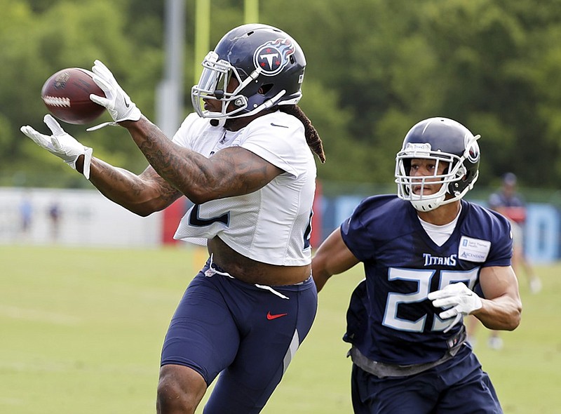 Tennessee Titans running back Derrick Henry makes a catch in front of defensive back Dane Cruikshank during practice last Friday in Nashville.