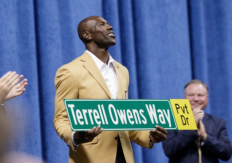 Terrell Owens holds a street sign that will bear his name on campus at UTC.