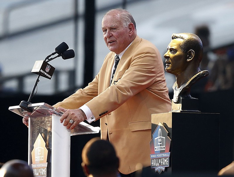 Former Green Bay Packers guard Jerry Kramer gives his induction speech during ceremonies Saturday night at the Pro Football Hall of Fame in Canton, Ohio.