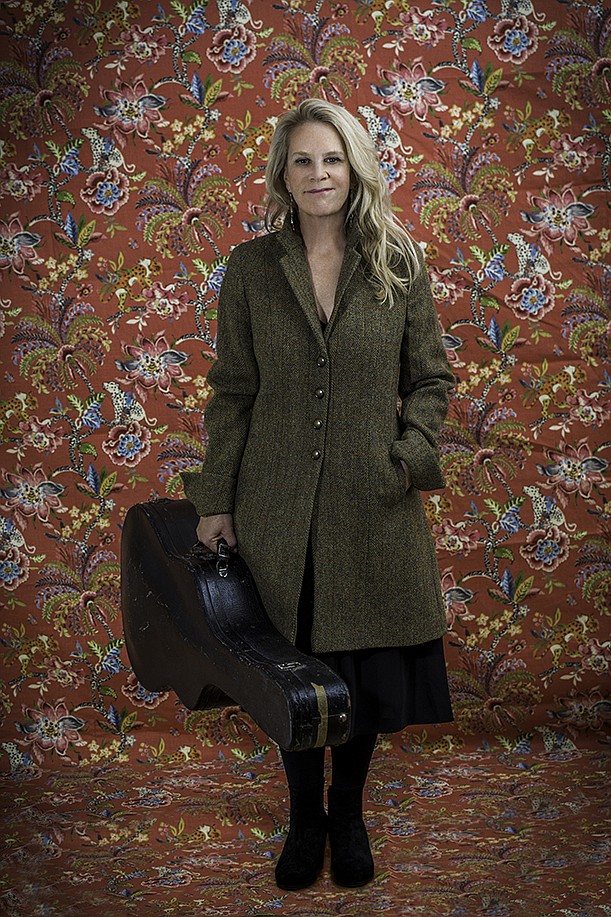 
Mary Chapin Carpenter / Aaron Farrington Photo
