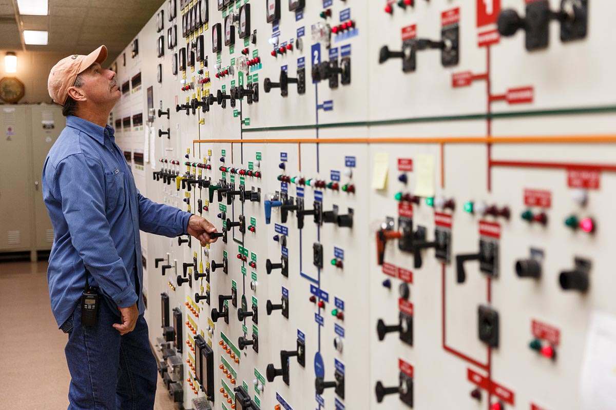 Senior operator Ray Blankenship turns on a generator from the control room of TVA's Raccoon Mountain Pumped-Storage Plant on Friday, Aug. 10, 2018, in Chattanooga, Tenn. The hydroelectric facility halted tours for the public after the September 11 terrorist attacks in 2001, but they began offering tours again this year.