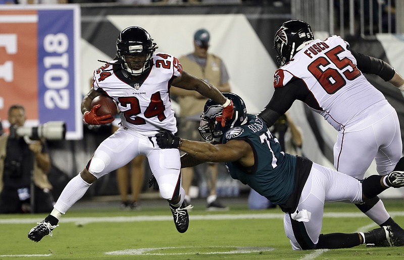 Atlanta Falcons running back Devonta Freeman tries to dodge a tackle during the season opener against the Philadelphia Eagles. After missing the past three games, Freeman is expected to play Sunday against the Steelers in Pittsburgh.