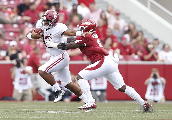 Alabama Qb Tua Tagovailoa Wearing Knee Brace This Week During Practices