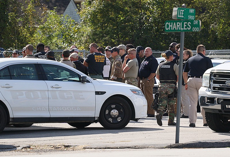 Chattanooga Police, SWAT and other law enforcement have a debriefing in the parking lot of Enterprise Rent-a-Car after capturing Keon Stewart Wednesday, October 17, 2018 at the Rustic Village apartment complex off Lee Highway in Chattanooga, Tennessee. Stewart was taken into custody without further incident.