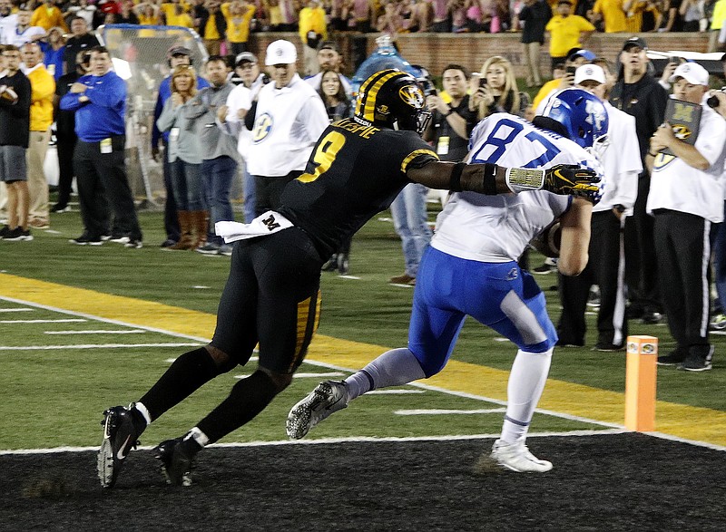 Kentucky tight end C.J. Conrad (87) beats Missouri safety Tyree Gillespie (9) into the end zone to score the winning touchdown with no time left on the clock Saturday in Columbia, Mo.