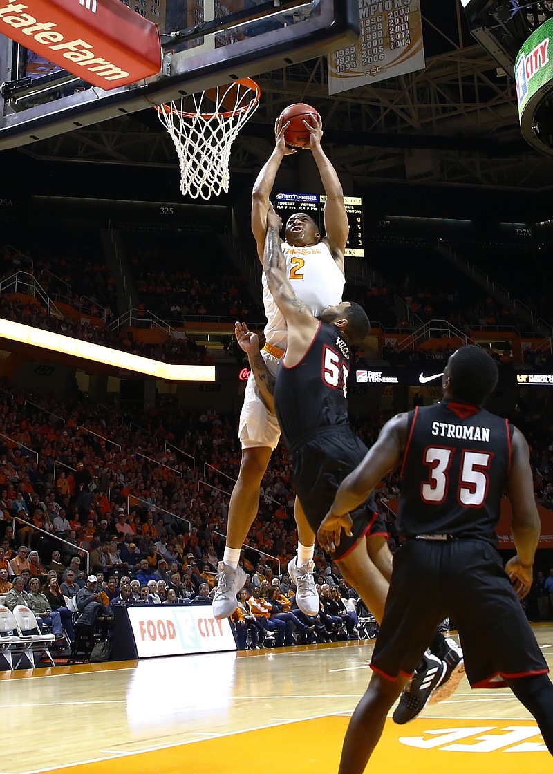 Tennessee forward Grant Williams (2) goes for a dunk over Louisiana-Lafayette forward Justin Miller (55) during the first half of an NCAA college basketball game Friday, Nov. 9, 2018, in Knoxville, Tenn. (AP photo/Wade Payne)