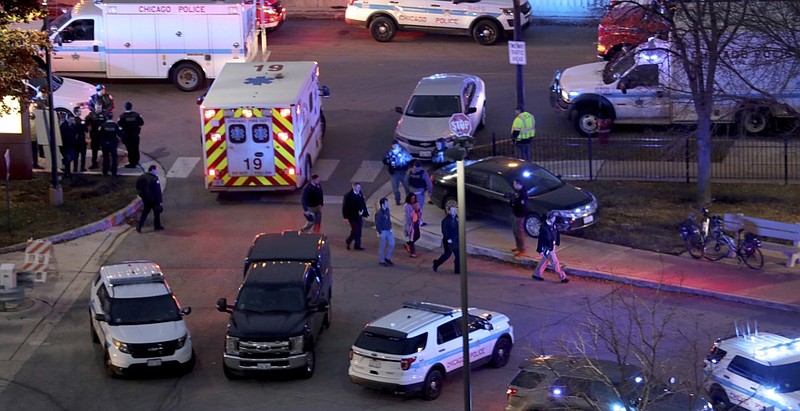 Law enforcement officials work near Mercy Hospital in Chicago, Monday, Nov. 19, 2018. A shooting at the Chicago hospital has wounded multiple people, including a suspect and a police officer, authorities said. Shots were fired Monday, at Mercy Hospital on the city's South Side, and officers were searching the facility. Police issued a statement on Twitter saying there were "reports of multiple victims." (Zbigniew Bzdak/Chicago Tribune via AP)

