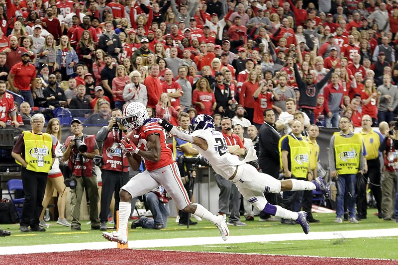 Ohio State wide receiver Terry McLaurin, left, catches a touchdown pass as Northwestern defensive back Greg Newsome II defends during the first half of the Big Ten championship NCAA college football game, Saturday, Dec. 1, 2018, in Indianapolis. (AP Photo/AJ Mast)