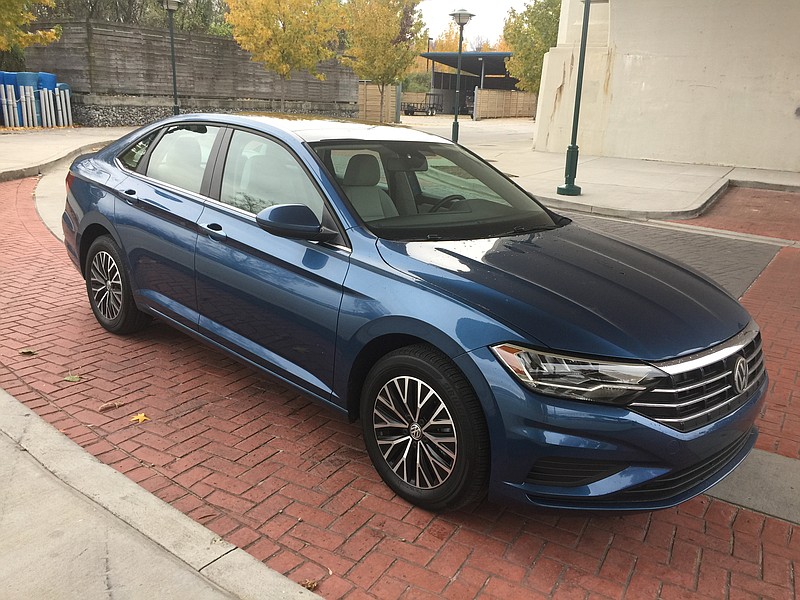 The 2019 Volkswagen Jetta has crisp body lines and a sporty stance.
