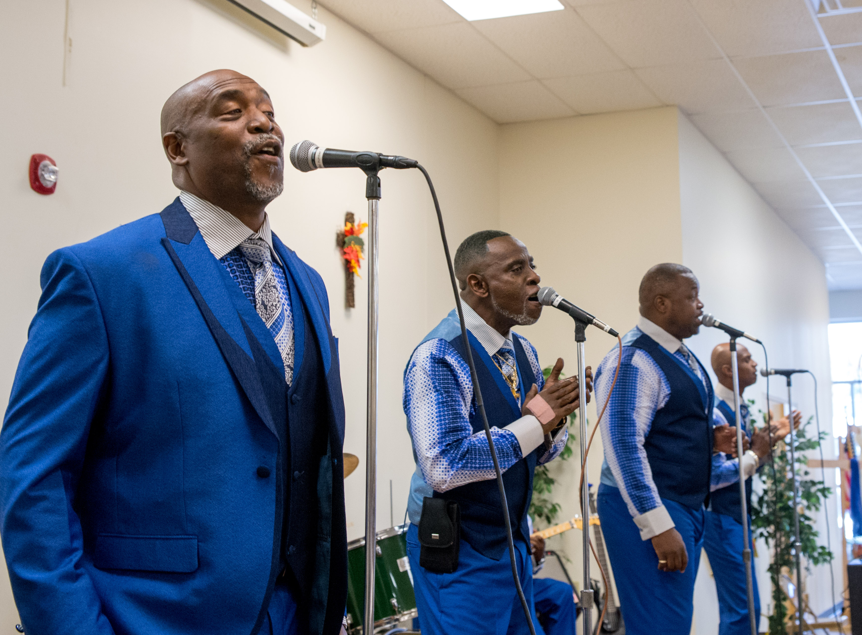 The Spiritual Highlights sing for the crowd.