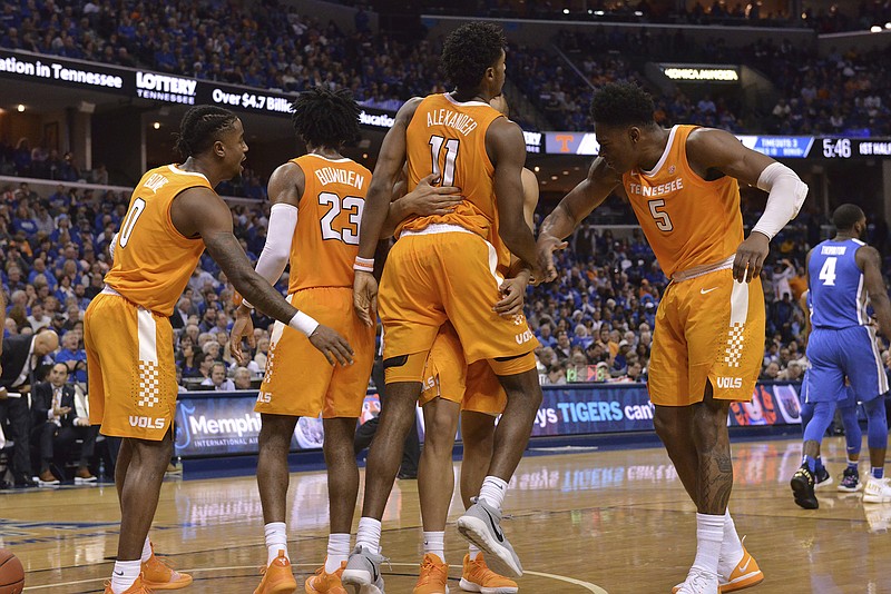 Tennessee Joined By Unlikely Duo Atop SEC Basketball Standings ...