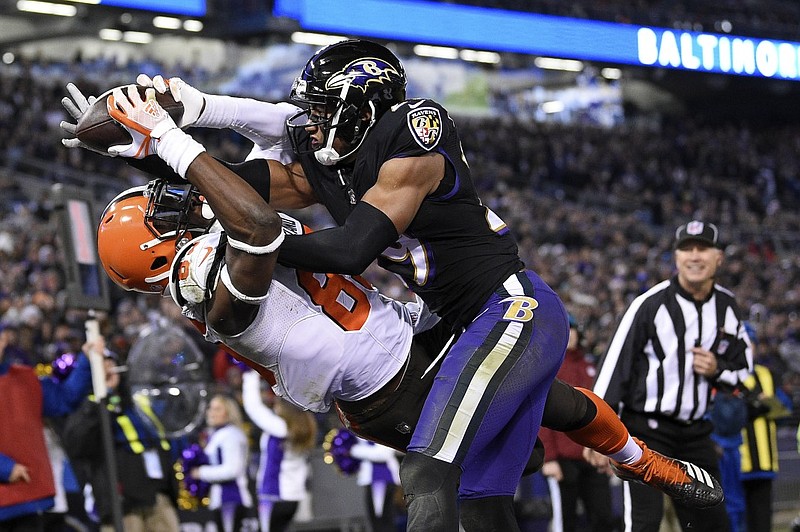 Cleveland Browns tight end David Njoku, left, is unable to make a catch while covered by Baltimore Ravens cornerback Marlon Humphrey in the end zone during the second half of Sunday's game in Baltimore.