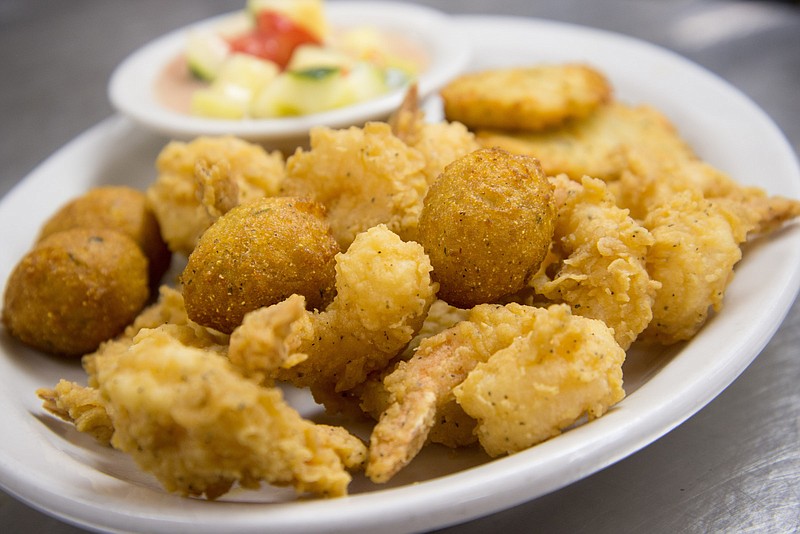 The shrimp platter is a customer favorite at Dari Dip. / Photo by Mark Gilliland