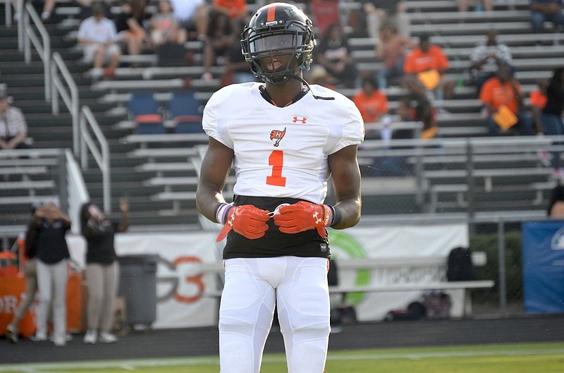 Five-star receiver George Pickens of Hoover, Ala., signed with Georgia on Wednesday after having been committed to Auburn since July 2017.