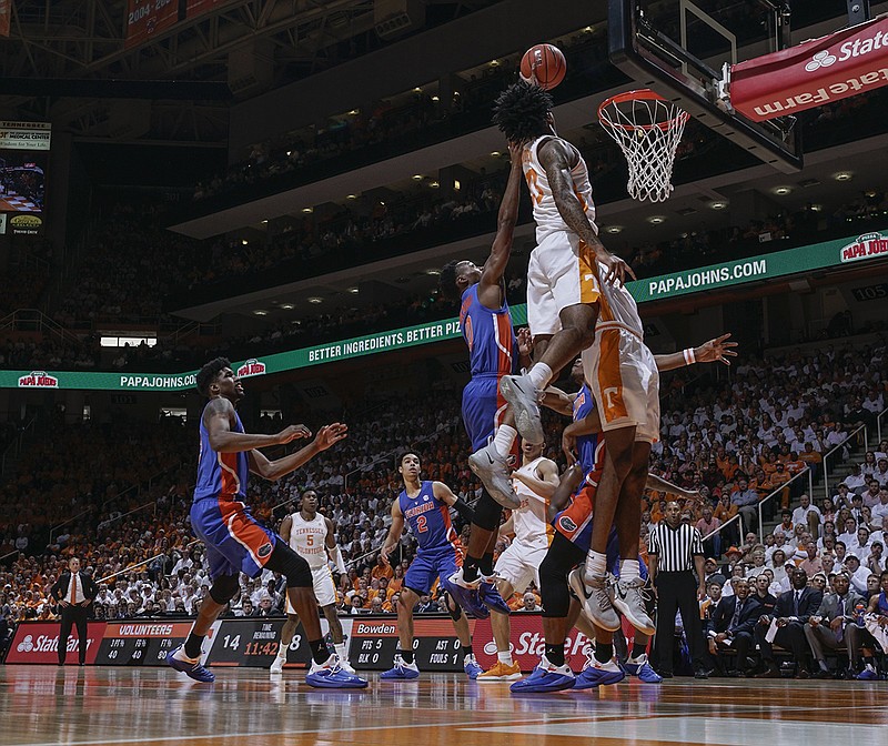 Tennessee's Jordan Bowden makes a one-handed shot during the top-ranked Vols' win against Florida on Saturday in Knoxville.
