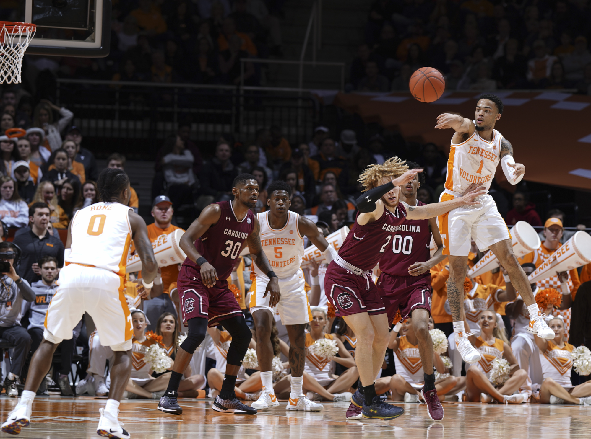 Tennessee's Lamonte Turner passes to point guard Jordan Bone during Wednesday night's home win against South Carolina.