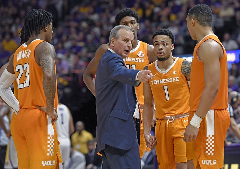 Tennessee head coach Rick Barnes talks with his players, from left, Jordan Bowden (23), Kyle Alexander (11), Lamonte Turner (1) and Grant Williams (2) during a timeout in the second half of an NCAA college basketball game against LSU, Saturday, Feb. 23, 2019, in Baton Rouge, La. LSU won in overtime 82-80.(AP Photo/Bill Feig)
