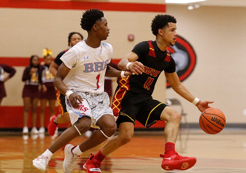 Howard's Dewayne Lawry dribbles ahead of Brainerd's Remeo Hubbard during their Region 3-AA championship basketball game at Signal Mountain Middle High School on Thursday, Feb. 28, 2019, in Signal Mountain, Tenn. 