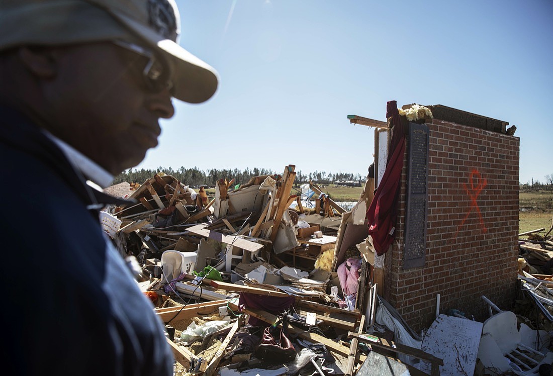 Family devastated after losing 10 relatives in Alabama tornado ...