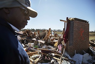 Family devastated after losing 10 relatives in Alabama tornado ...