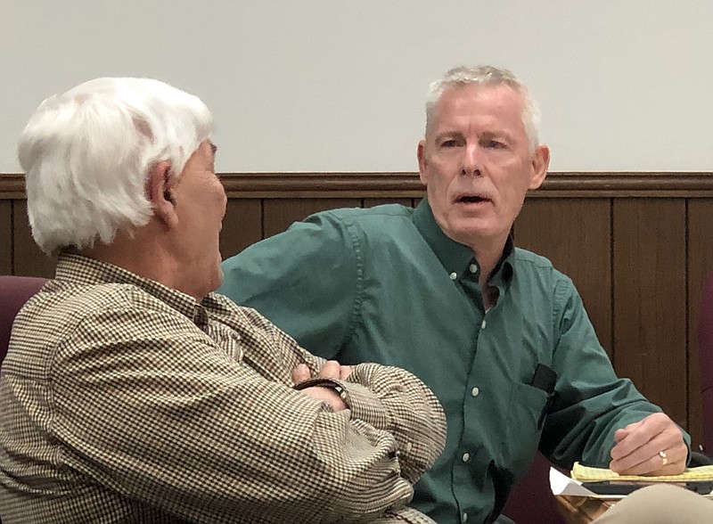 Mayor Paul Evans, left, and Vice Mayor Paul West argue during a meeting.