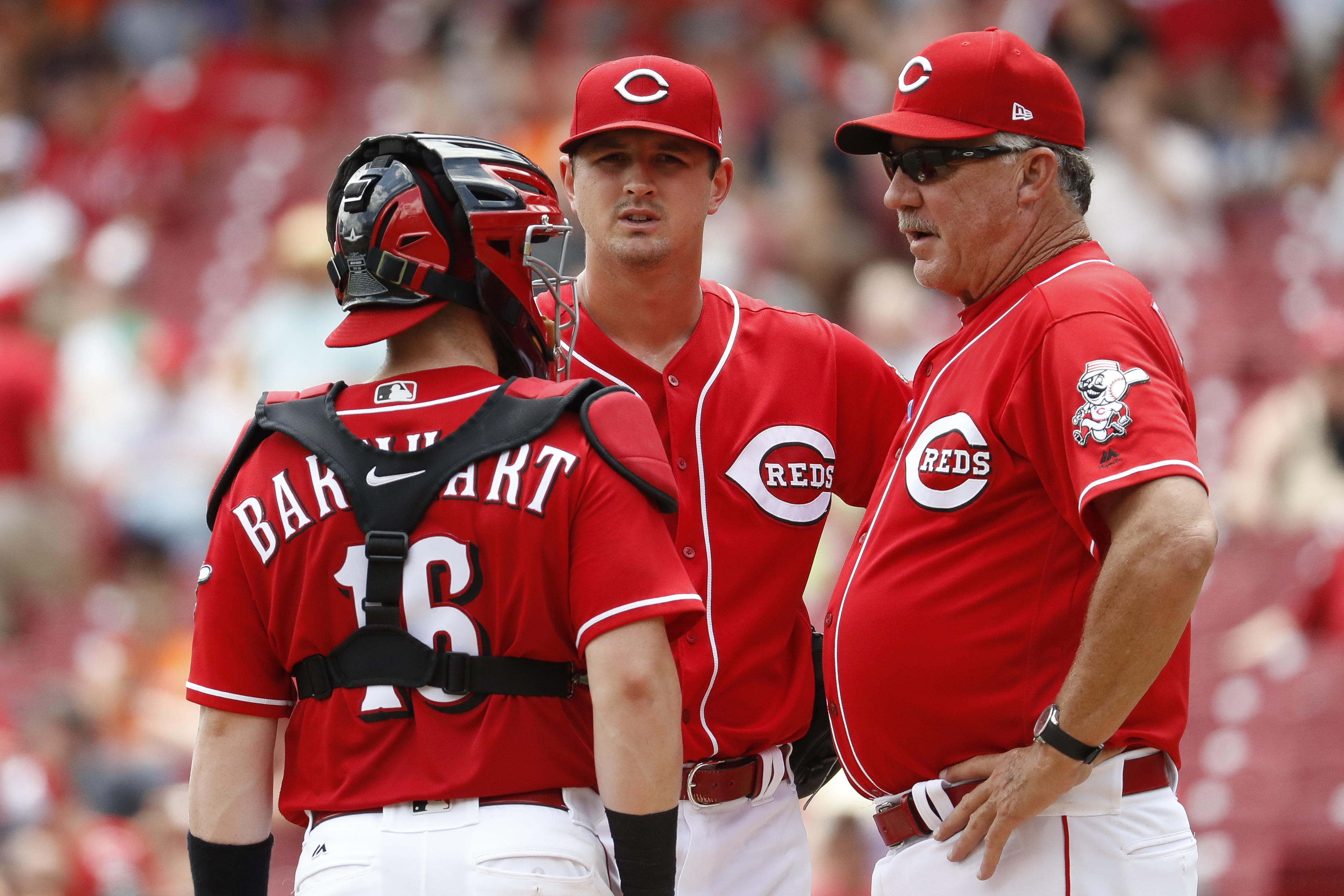 Cincinnati Reds trade veteran catcher Tucker Barnhart to Detroit Tigers 