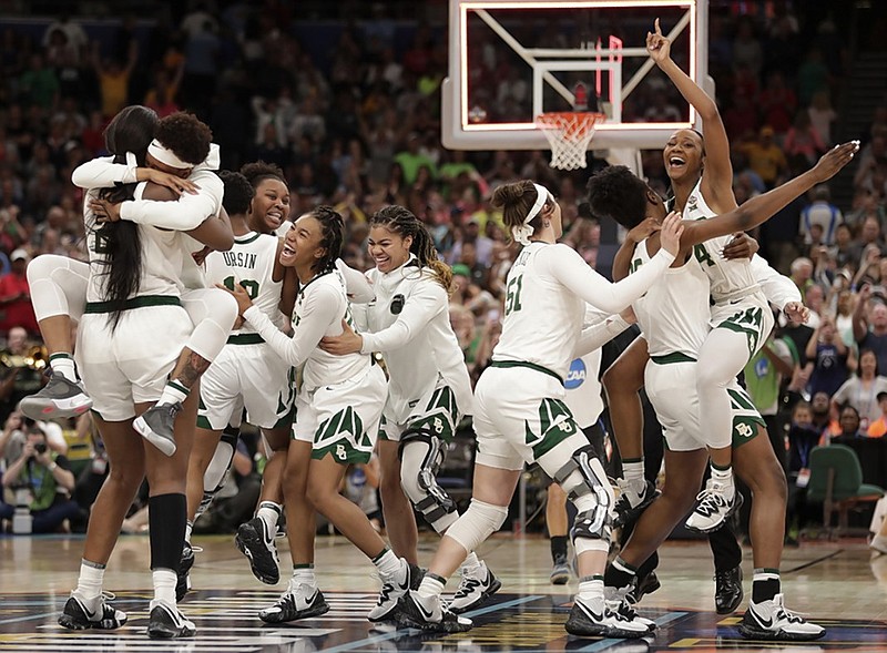 The Baylor women's basketball team celebrates after beating Notre Dame to win the NCAA tournament title game Sunday night in Tampa, Fla.