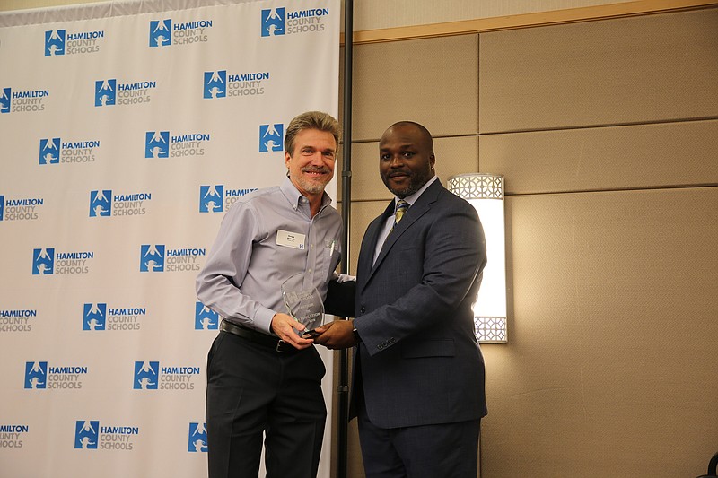 Huddle House franchisee Gregg Hansen accepts a 2019 Outstanding Partner Award from Hamilton County Schools Superintendent Bryan Johnson at the district's Partners in Education Breakfast.