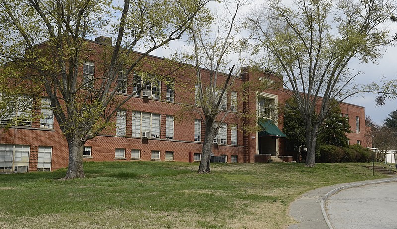 The Chattanooga School for the Liberal Arts, located at the intersection of East Brainerd Road and Vance Road, operates in the old Elbert Long school building. 