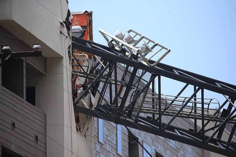Officials respond to the scene after a crane collapsed into Elan City Lights apartments in Dallas on Sunday, June 9, 2019. Injuries were reported Sunday afternoon when storms pummeled parts of North Texas. (Photo by Shaban Athuman/ The Dallas morning News)