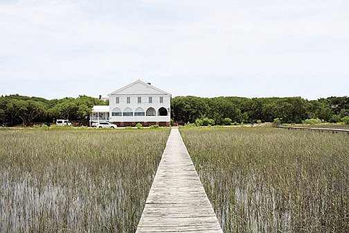 The Pelican Inn, an eight-room, beachfront bed-and-breakfast established in the 1850s. / Onlypawleys.com photo
